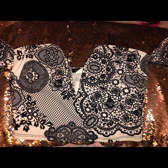 Crop top - Picture 1 of 3